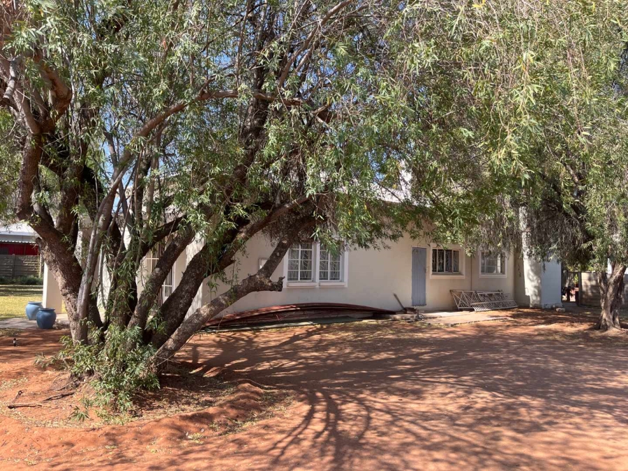 4 Bedroom Property for Sale in Middelpos Northern Cape